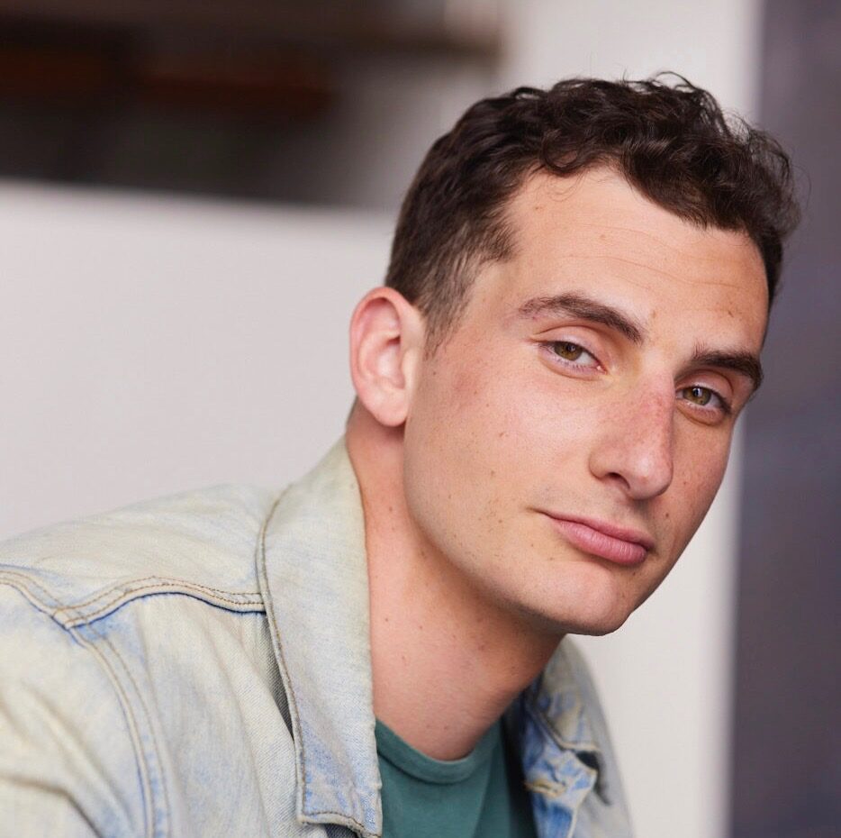 cropped-Ari-GrossmannTHE-HOST.jpeg Ari GrossmannTHE HOST